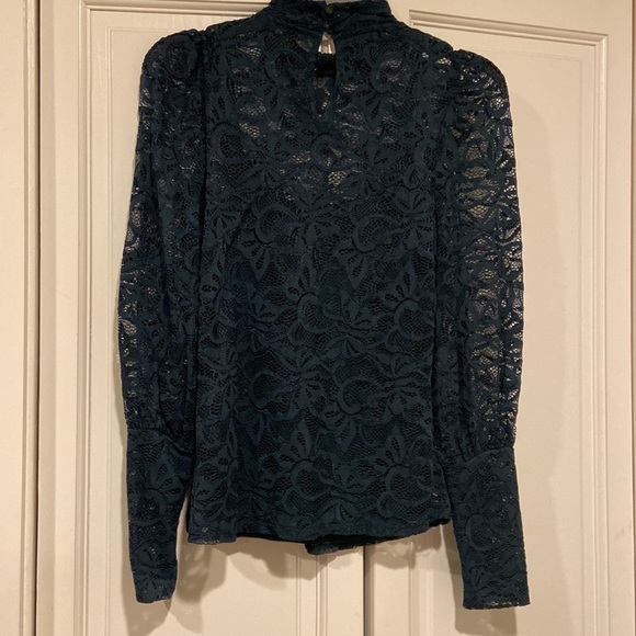 Jewel-Tone Green/Teal Lace Puff-Sleeve Top with Tank Underlay - Size Small - Picture 6 of 8